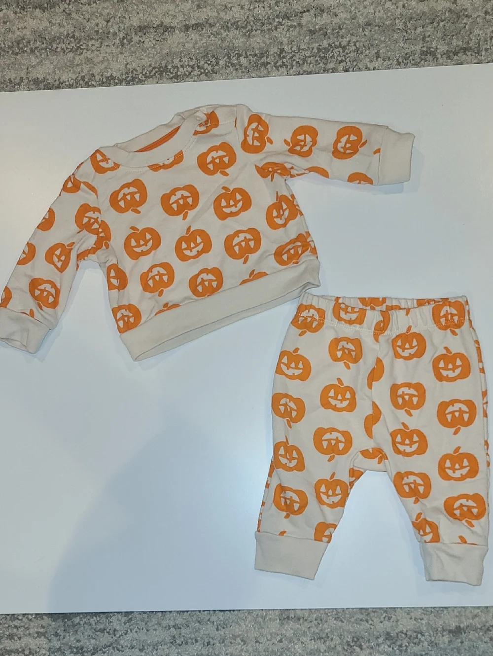 Cat & Jack Baby Pumpkin Print Two-Piece Set - Cream & Orange Size 0-3 Months.